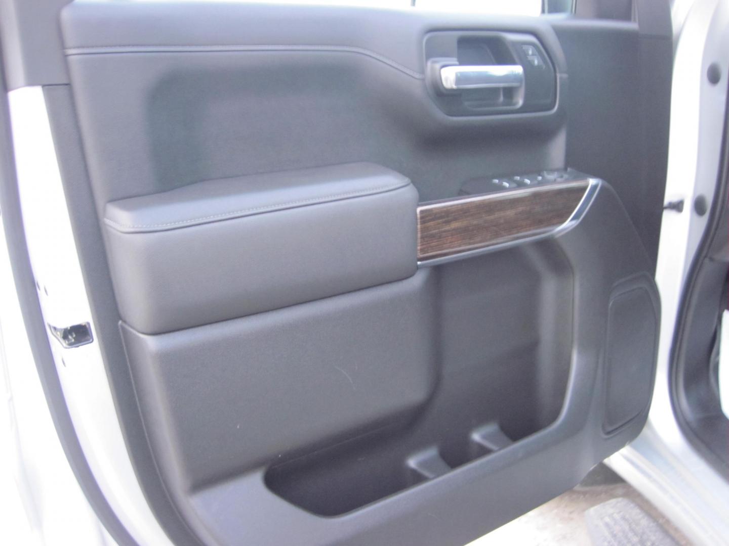 2021 silver /black GMC Sierra 1500 Elevation (3GTU9CED8MG) , located at 9530 Old Seward Highway, Anchorage, AK, 99515, (907) 349-3343, 61.134140, -149.865570 - Nice Low miles GMC Sierra 1500 come take a test drive - Photo#8